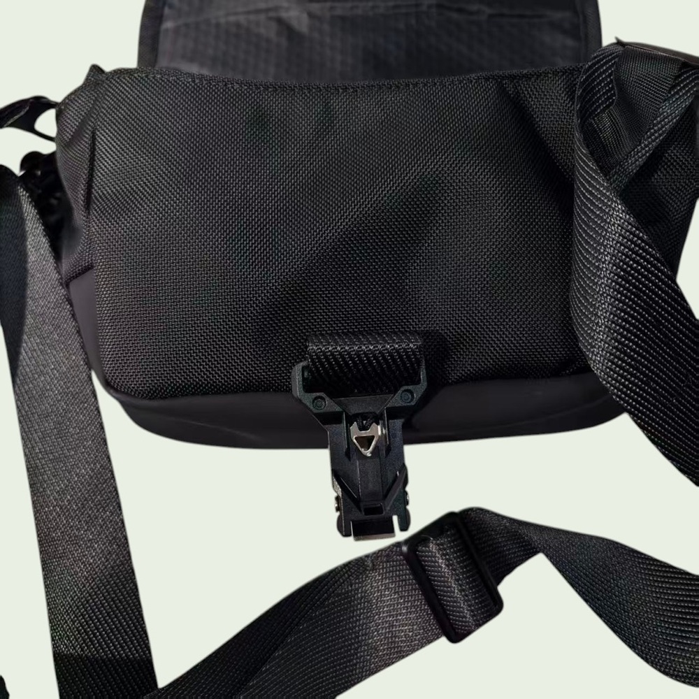 🌺 Tumi Bravo Series Flap Crossbody Bag - Picture 4 of 7